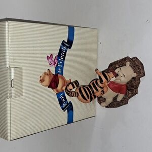 Disney Winnie the Pooh & Tigger Put a bonce in your heart figurine NEW